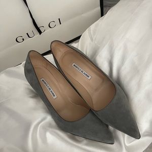 NIB Manolo Blahnik Suede Pumps